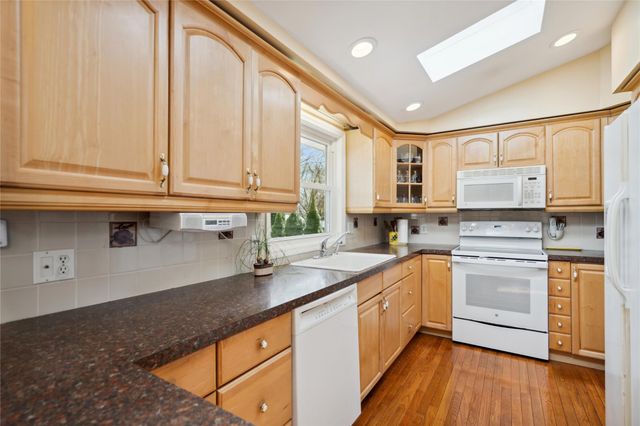 3 Longhorn Lane, East Setauket, NY 11733
