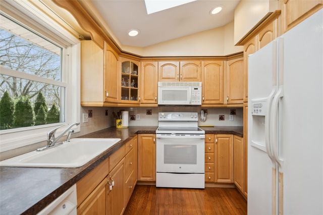 3 Longhorn Lane, East Setauket, NY 11733