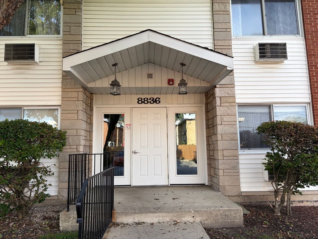 8836 N Western Avenue 207G, Des Plaines, IL 60016 — exterior