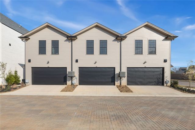 4621 S 47th Street, Rogers, AR 72758