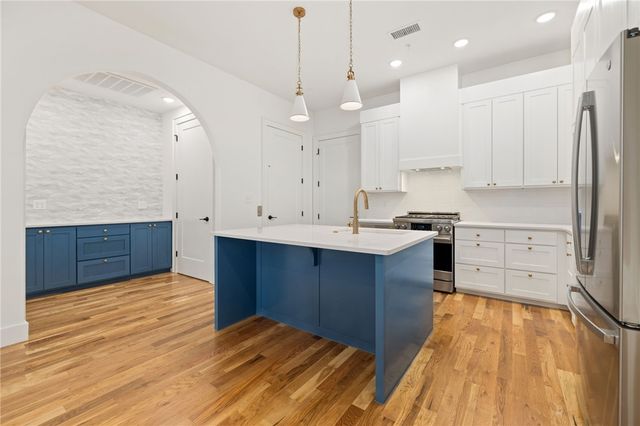 4621 S 47th Street, Rogers, AR 72758