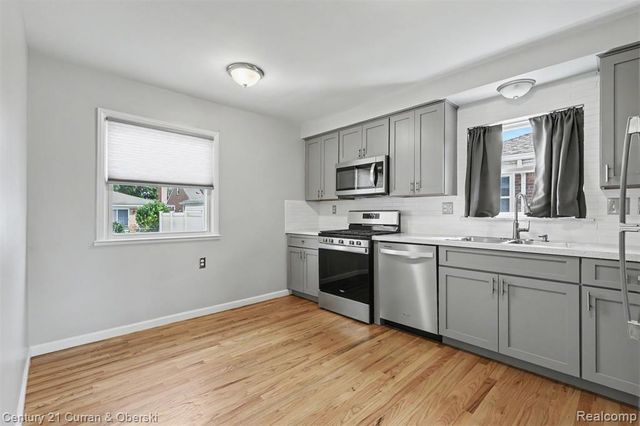 8949 Fox Avenue, Allen Park, MI 48101