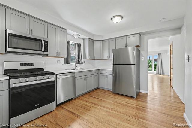8949 Fox Avenue, Allen Park, MI 48101
