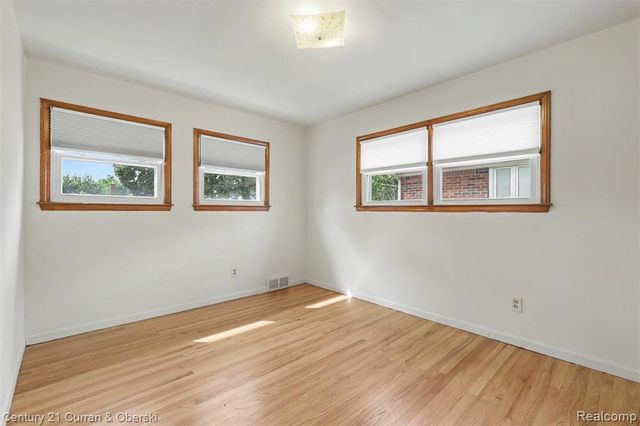 8949 Fox Avenue, Allen Park, MI 48101