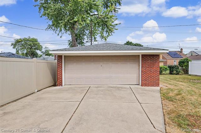 8949 Fox Avenue, Allen Park, MI 48101