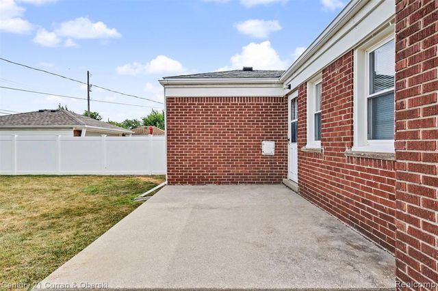 8949 Fox Avenue, Allen Park, MI 48101