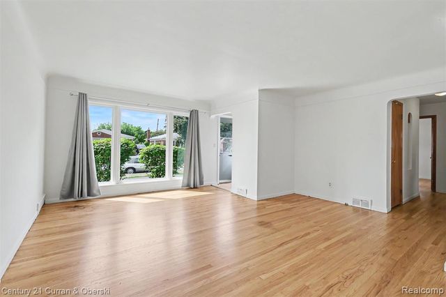 8949 Fox Avenue, Allen Park, MI 48101