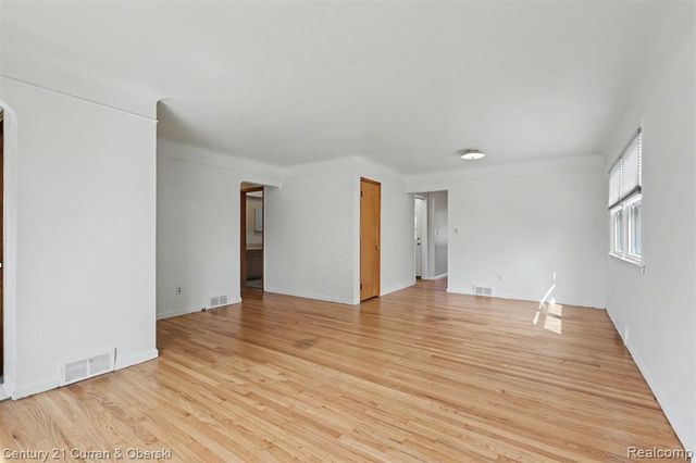 8949 Fox Avenue, Allen Park, MI 48101