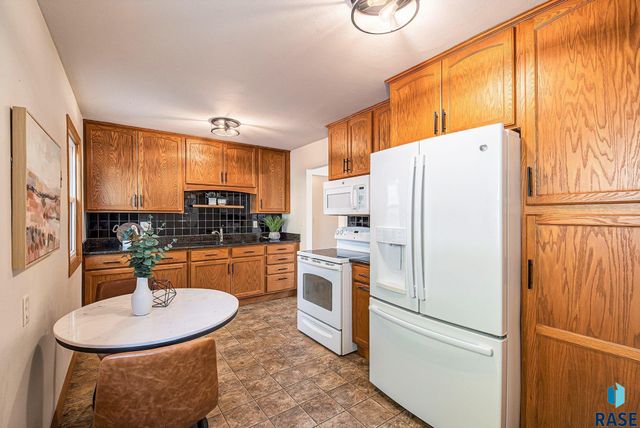 3405 E 20th St Street, Sioux Falls, SD 57103