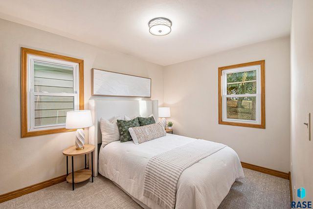 3405 E 20th St Street, Sioux Falls, SD 57103