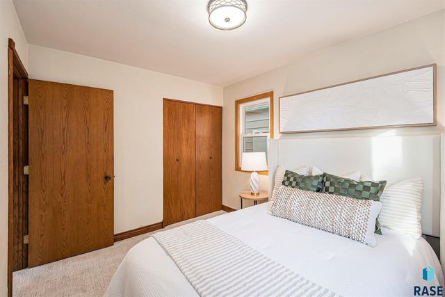 3405 E 20th St Street, Sioux Falls, SD 57103