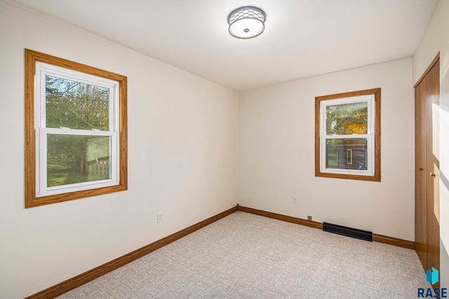 3405 E 20th St Street, Sioux Falls, SD 57103