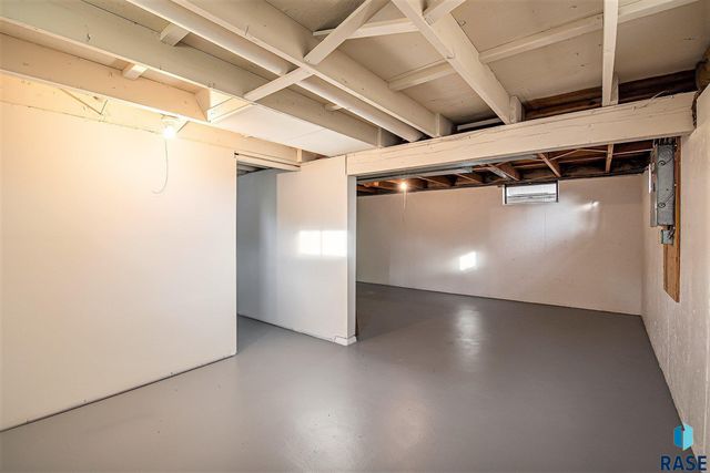 3405 E 20th St Street, Sioux Falls, SD 57103