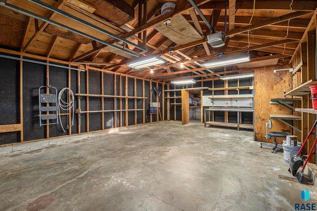 3405 E 20th St Street, Sioux Falls, SD 57103