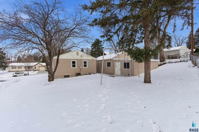 3405 E 20th St Street, Sioux Falls, SD 57103