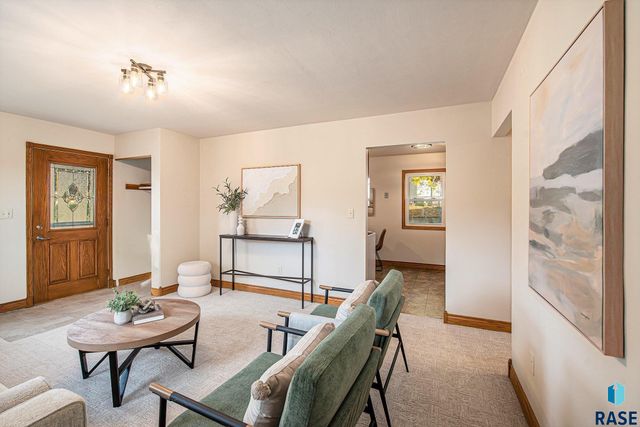 3405 E 20th St Street, Sioux Falls, SD 57103