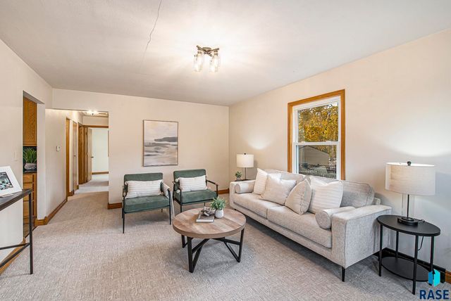 3405 E 20th St Street, Sioux Falls, SD 57103