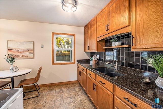 3405 E 20th St Street, Sioux Falls, SD 57103