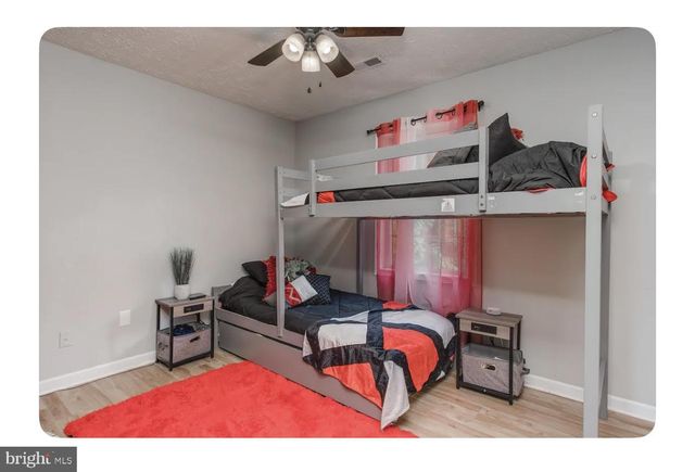 8 WHITING AVE, Boyce, VA 22620