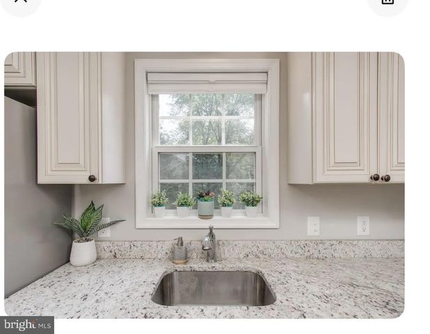 8 WHITING AVE, Boyce, VA 22620