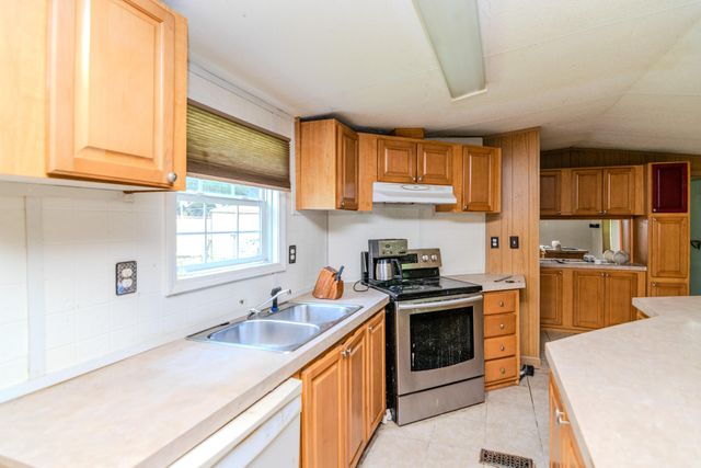 970 Highway 3001, Coalgood, KY 40818