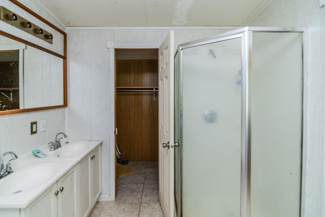 970 Highway 3001, Coalgood, KY 40818