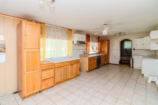 970 Highway 3001, Coalgood, KY 40818