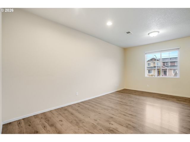 2240 Se 16TH St, Gresham, OR 97080