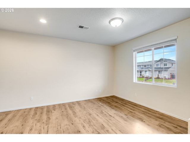 2240 Se 16TH St, Gresham, OR 97080