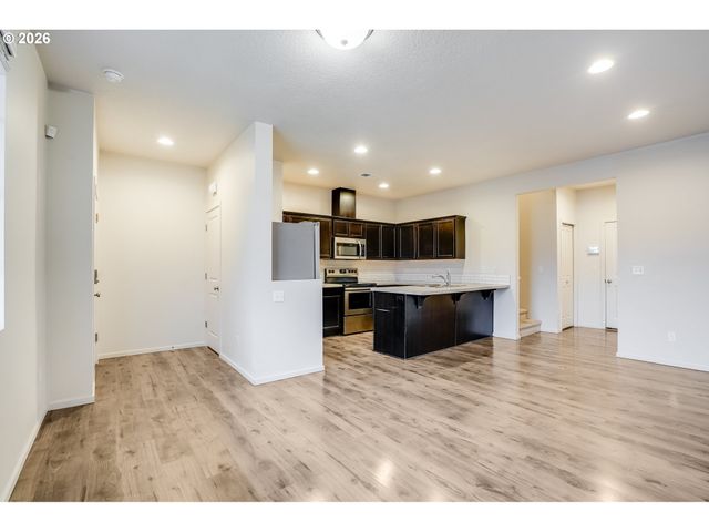 2240 Se 16TH St, Gresham, OR 97080