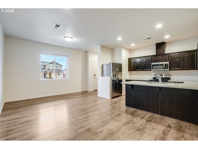 2240 Se 16TH St, Gresham, OR 97080