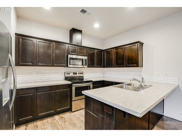 2240 Se 16TH St, Gresham, OR 97080