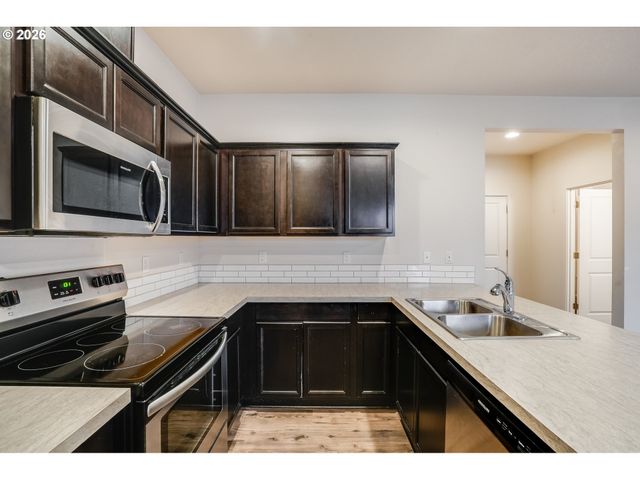 2240 Se 16TH St, Gresham, OR 97080