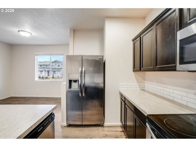 2240 Se 16TH St, Gresham, OR 97080