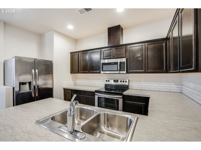 2240 Se 16TH St, Gresham, OR 97080