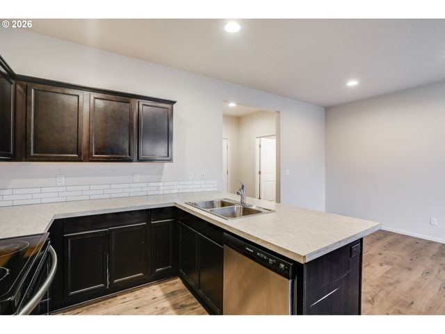 2240 Se 16TH St, Gresham, OR 97080