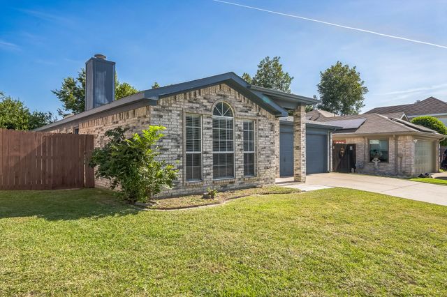 111 Moss Hill Drive, Arlington, TX 76018