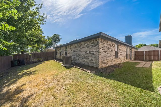 111 Moss Hill Drive, Arlington, TX 76018