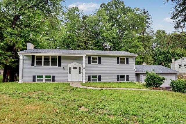 12 Roe Drive, Hyde Park, NY 12538