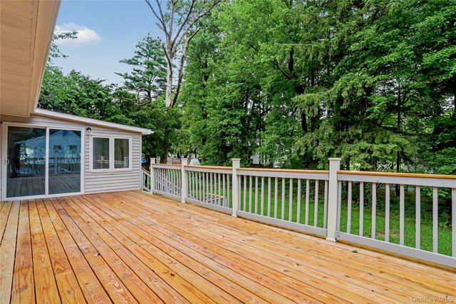 12 Roe Drive, Hyde Park, NY 12538