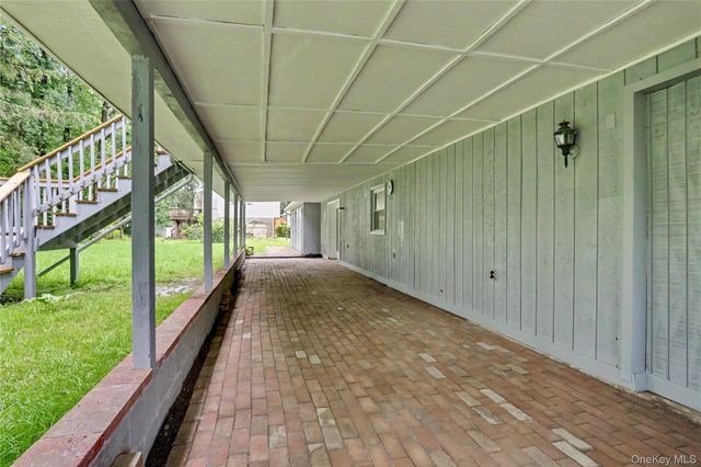 12 Roe Drive, Hyde Park, NY 12538