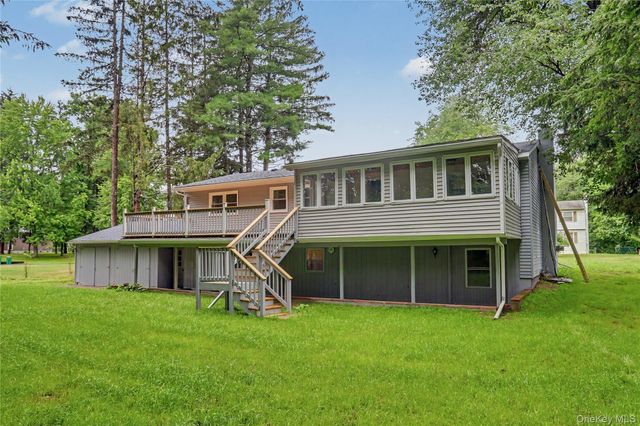 12 Roe Drive, Hyde Park, NY 12538