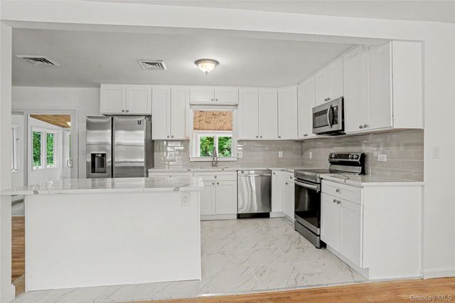 12 Roe Drive, Hyde Park, NY 12538