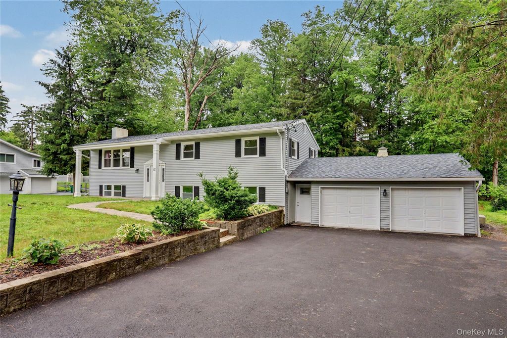 12 Roe Drive, Hyde Park, NY 12538