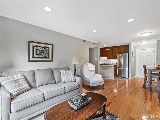 5437 Kenrick Parke Drive, Shrewsbury, MO 63119