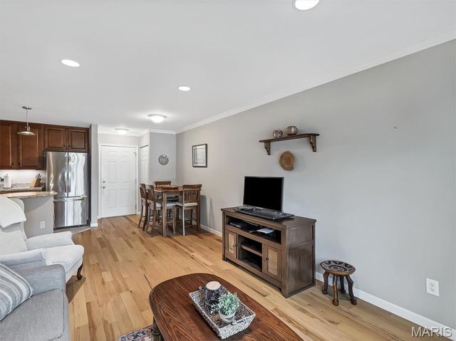 5437 Kenrick Parke Drive, Shrewsbury, MO 63119
