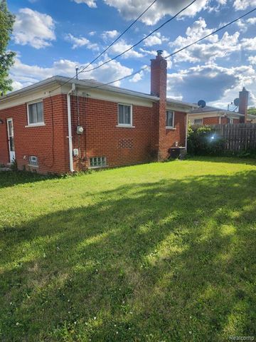 18327 Holland Avenue, Eastpointe, MI 48021