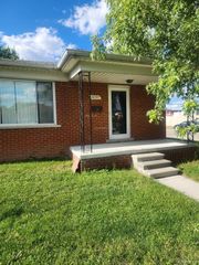 18327 Holland Avenue, Eastpointe, MI 48021