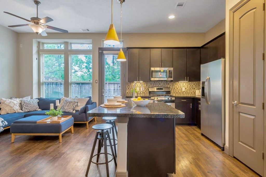 47 Aventura Place, The Woodlands, TX 77389