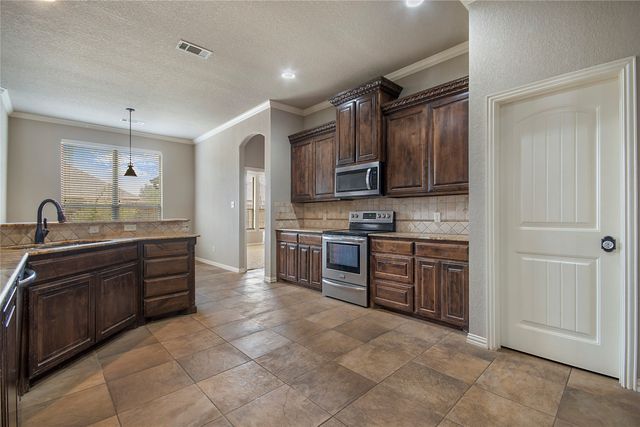 2505 Wichita Trail, Sanger, TX 76266